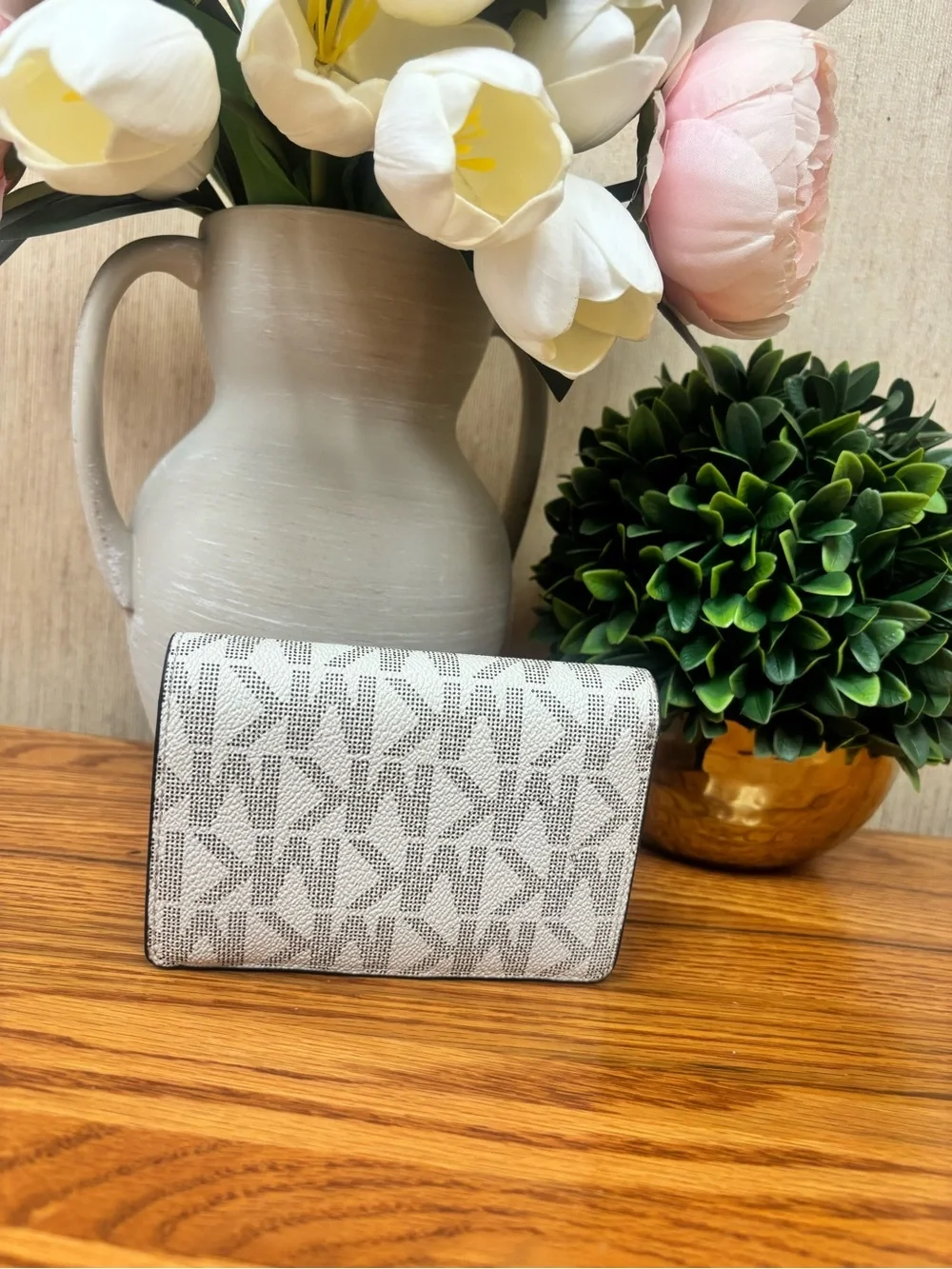 Michael Kors White/Gray MK Signature Card Holder with Gold Logo